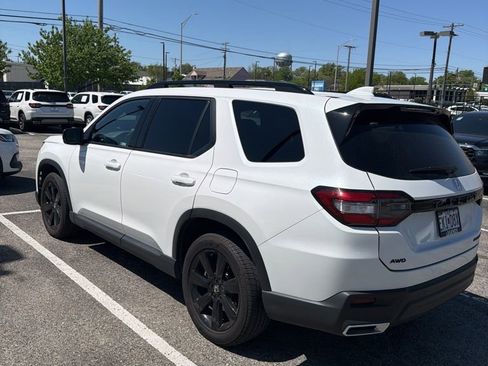 Used 2025 Honda Pilot Black Edition image 8