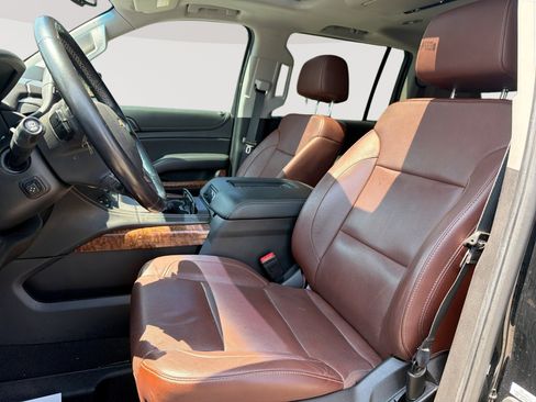 Used 2019 Chevrolet Suburban Premier w/ Premier Plus Edition AWD/4WD image 13