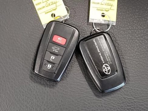 Used 2022 Toyota Highlander Limited AWD/4WD image 26