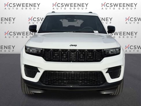 New 2025 Jeep Grand Cherokee Altitude image 8