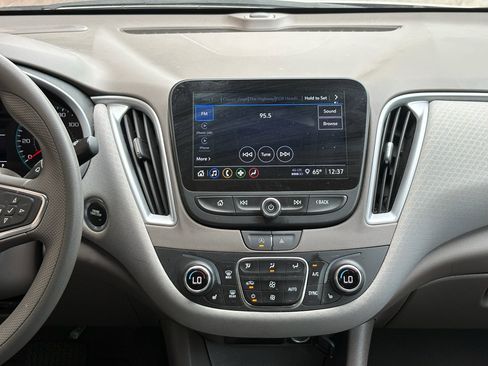Used 2023 Chevrolet Malibu LT FWD image 31