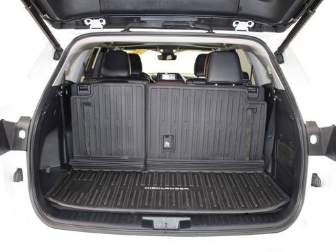 Used 2022 Toyota Highlander XLE image 16