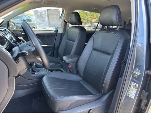 Used 2024 Volkswagen Tiguan SE image 23