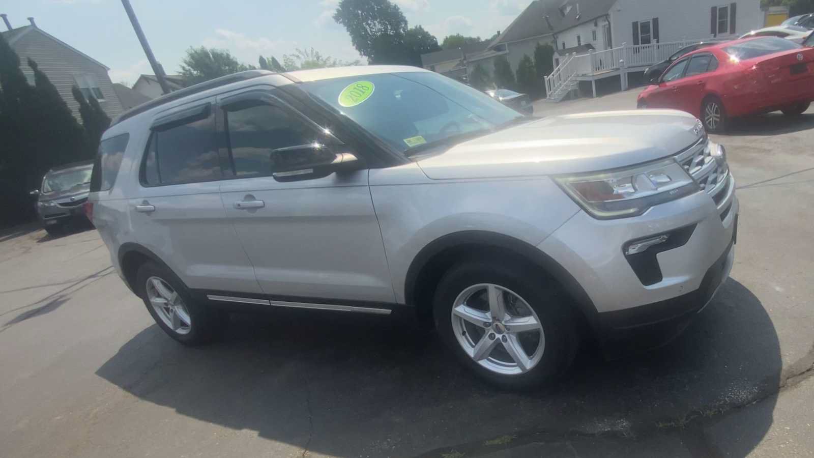 Used 2018 Ford Explorer XLT w/ Equipment Group 201A FWD image 2