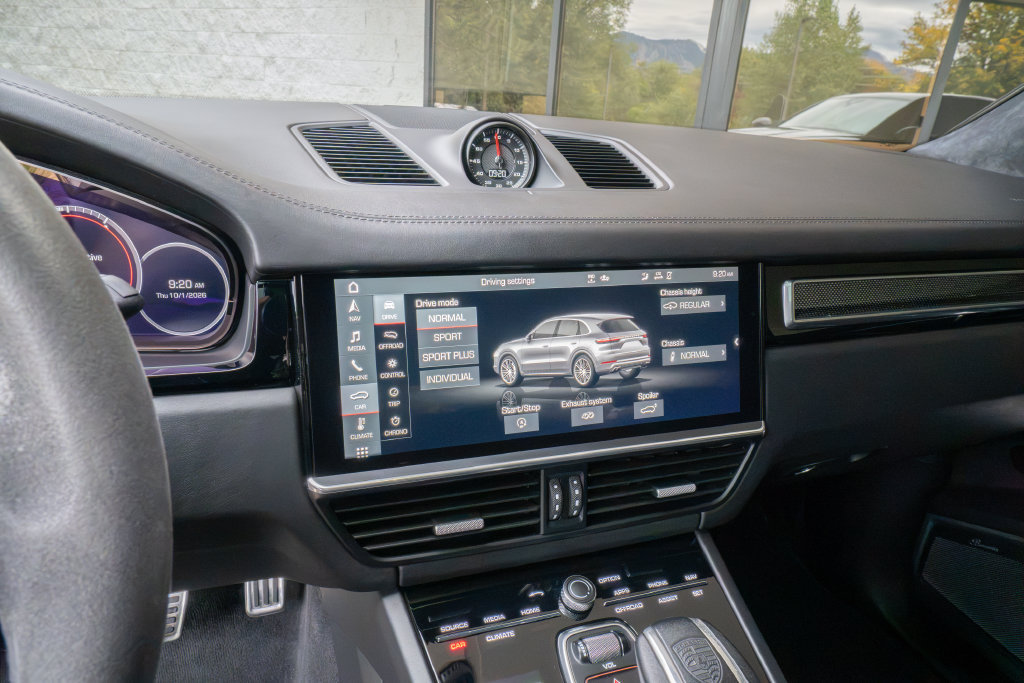 Used 2021 Porsche Cayenne Turbo AWD/4WD image 11