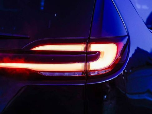 New 2026 Chrysler Pacifica Limited w/ S Appearance Package image 10