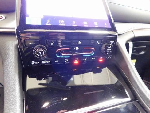 New 2025 Jeep Grand Cherokee Limited w/ Black Appearance Package image 25