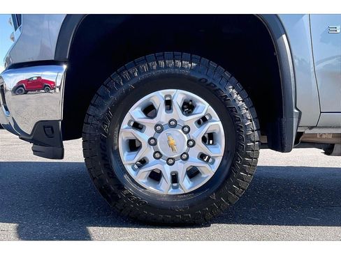 Used 2024 Chevrolet Silverado 3500 LTZ w/ LTZ Convenience Package AWD/4WD image 10