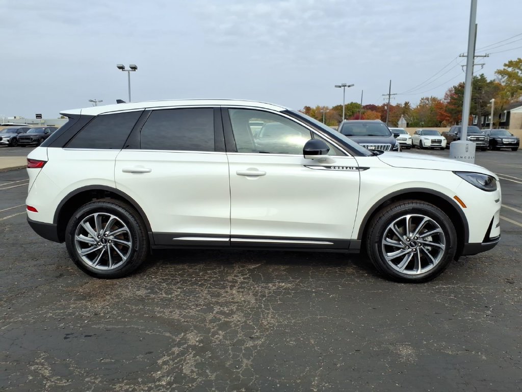 Used 2023 Lincoln Corsair AWD w/ Equipment Group 101A image 8