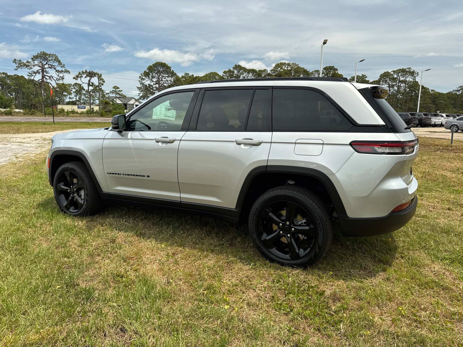 New 2025 Jeep Grand Cherokee Limited w/ Black Appearance Package RWD image 5