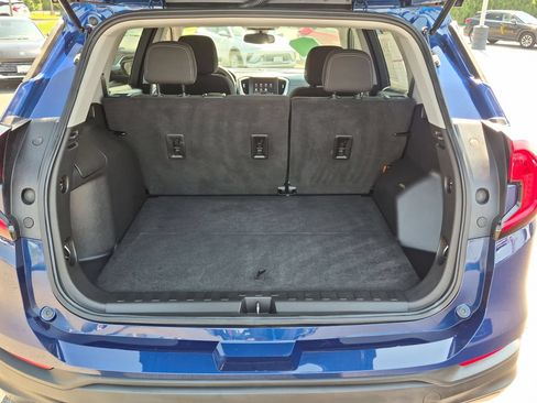 Certified 2022 GMC Terrain SLE w/ Driver Convenience Package FWD image 25