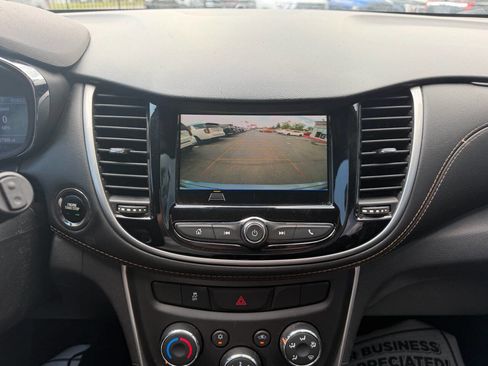 Used 2019 Chevrolet Trax LT w/ LT Convenience Package FWD image 14