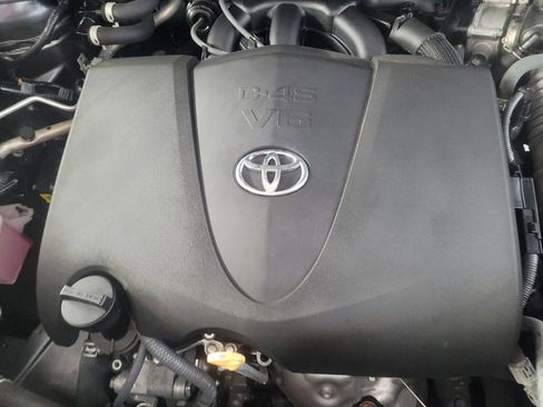 Used 2022 Toyota Highlander L FWD image 30