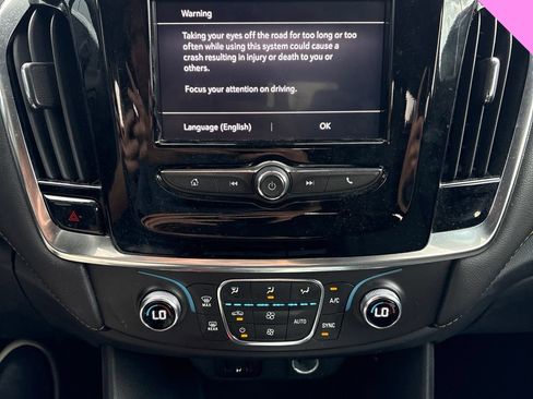 Used 2021 Chevrolet Traverse LS FWD image 12
