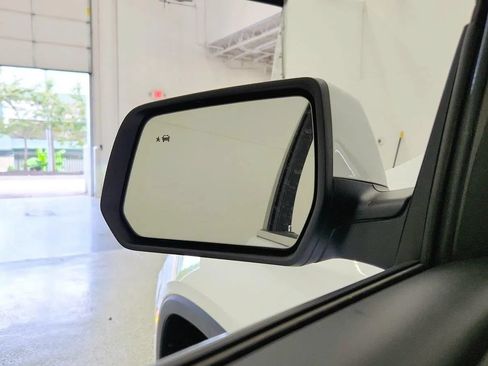 Used 2023 Chevrolet Traverse LT FWD image 21