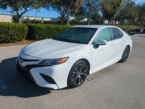 Used 2018 Toyota Camry SE image 10
