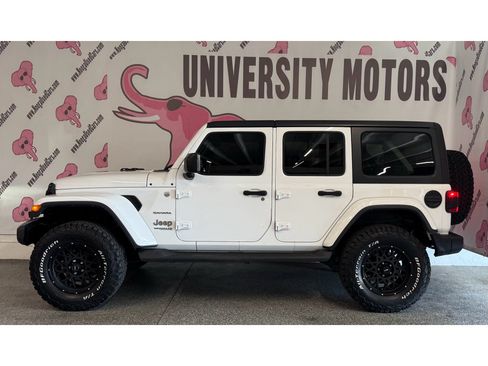 Used 2018 Jeep Wrangler Unlimited Sahara w/ Cold Weather Group AWD/4WD image 8