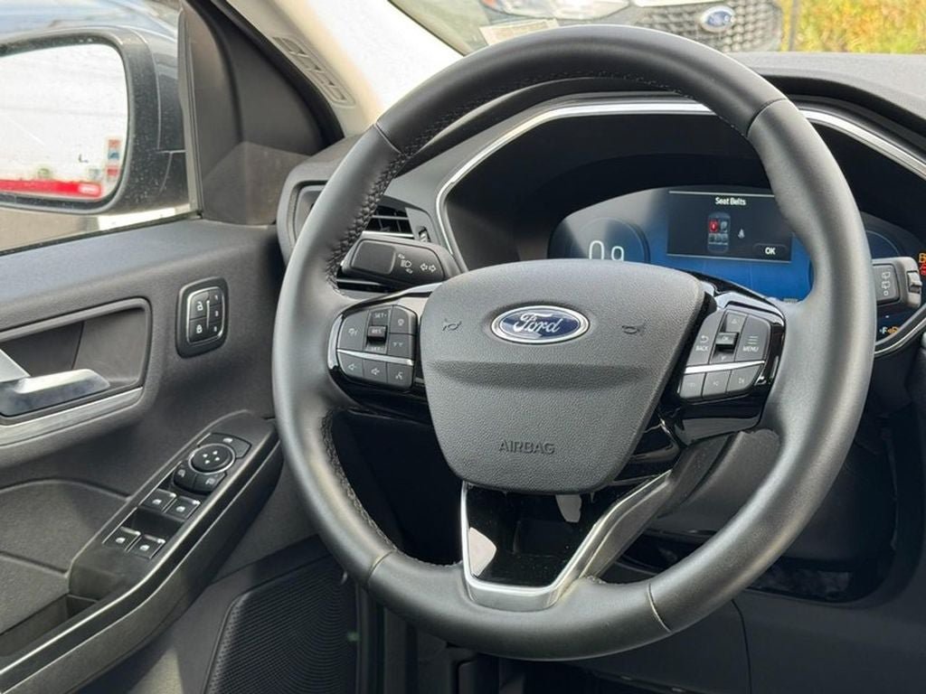 Used 2025 Ford Escape Platinum AWD/4WD image 12