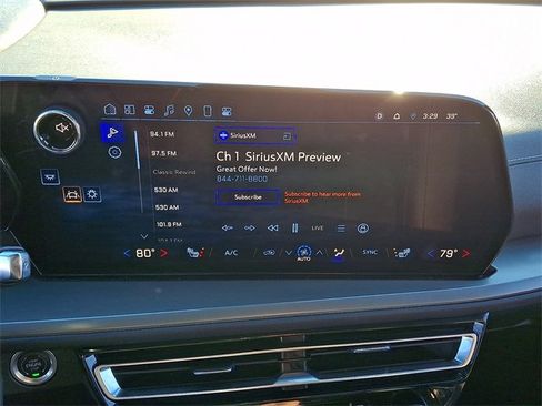 Certified 2025 Chevrolet Traverse LT image 18