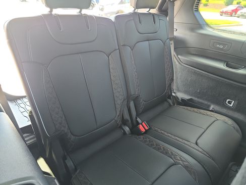Used 2025 Jeep Grand Cherokee L Summit AWD/4WD image 12