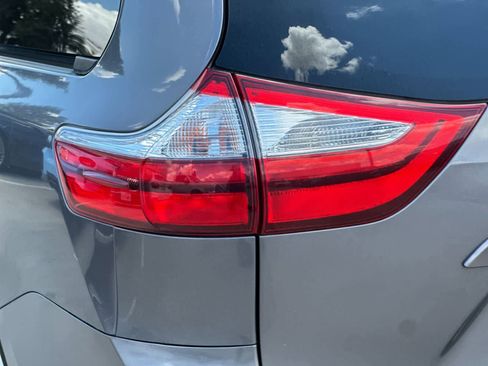 Used 2015 Toyota Sienna LE FWD image 28