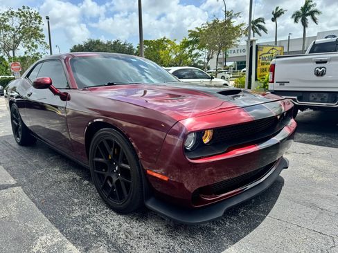 Used 2019 Dodge Challenger R/T w/ Driver Convenience Group RWD image 2