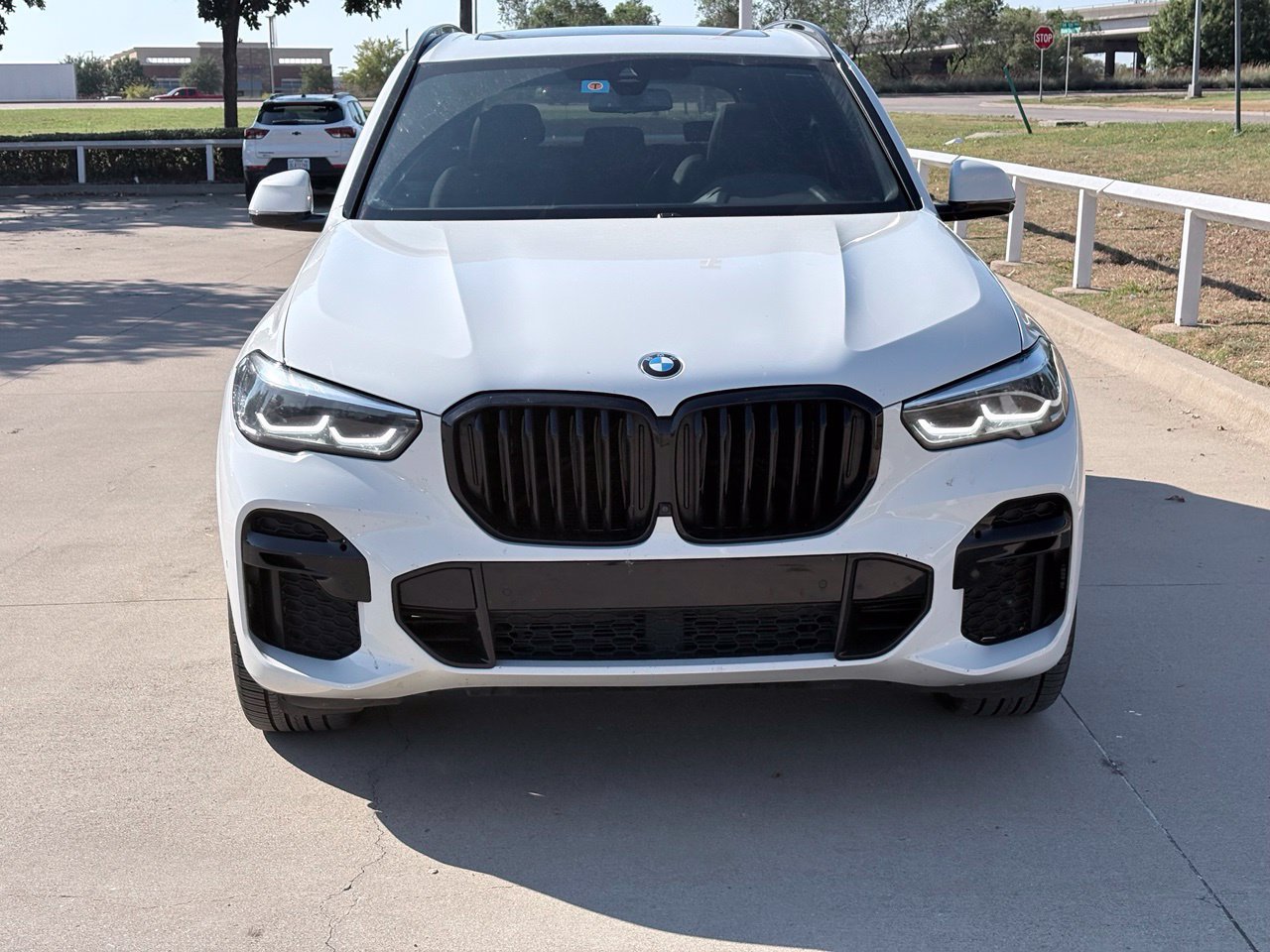 Used 2022 BMW X5 sDrive40i w/ M Sport Package RWD image 2