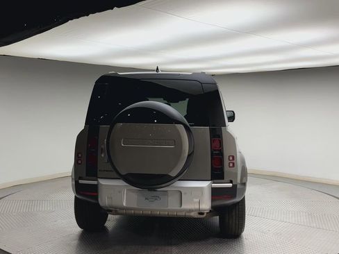 Used 2025 Land Rover Defender 110 S AWD/4WD image 3