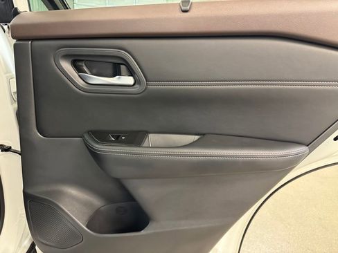 Used 2023 Nissan Rogue SV w/ SV Premium Package image 25