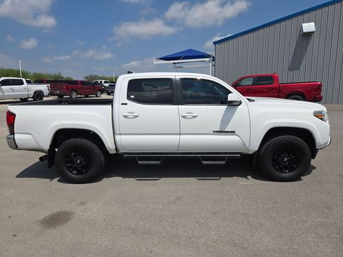 Used 2021 Toyota Tacoma SR5 RWD image 2