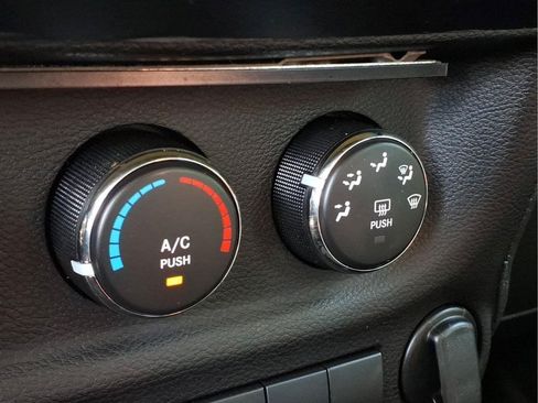 Used 2014 Jeep Wrangler Sport AWD/4WD image 12