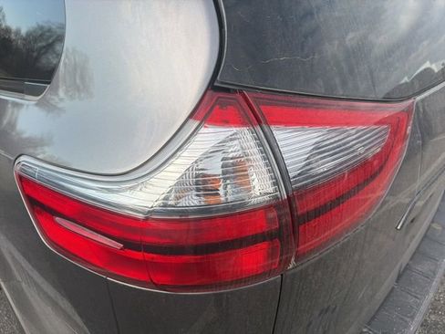 Used 2020 Toyota Sienna XLE w/ XLE Navigation Package image 7