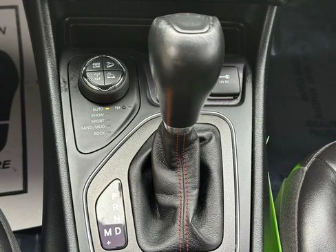 Used 2022 Jeep Cherokee Trailhawk w/ Comfort/Convenience Group image 22