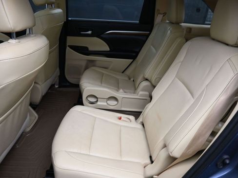 Certified 2019 Toyota Highlander Limited Platinum image 19