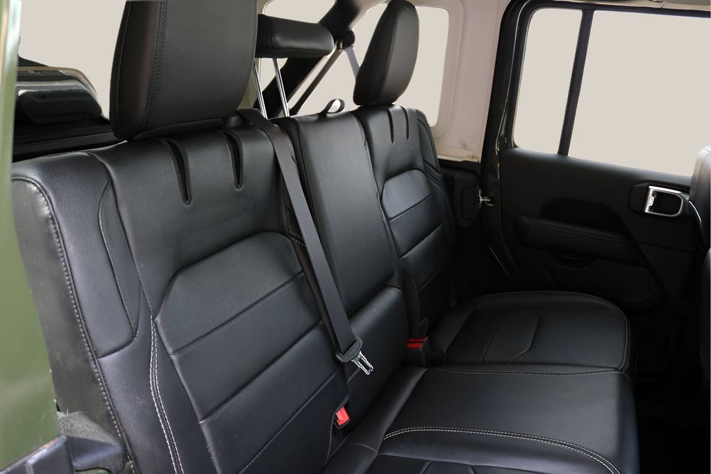 Used 2023 Jeep Wrangler Unlimited Sahara w/ Cold Weather Group AWD/4WD image 18