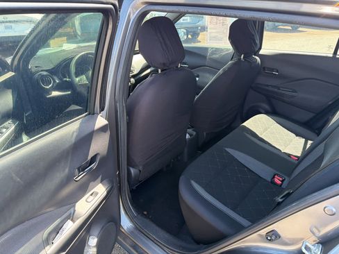 Used 2018 Nissan Kicks SV FWD image 9