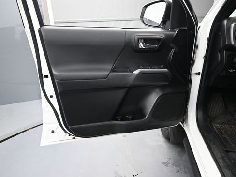 Certified 2021 Toyota Tacoma TRD Off-Road w/ Technology Package image 17