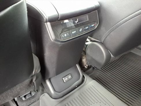 Used 2023 Toyota Highlander XLE AWD/4WD image 15