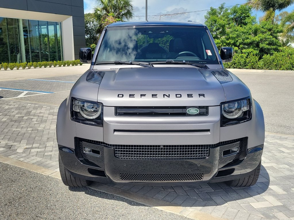 Used 2024 Land Rover Defender 110 X-Dynamic SE AWD/4WD image 8