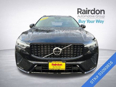 Used 2025 Volvo XC60 B5 Plus image 2
