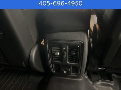 Used 2019 Jeep Grand Cherokee Altitude image 27