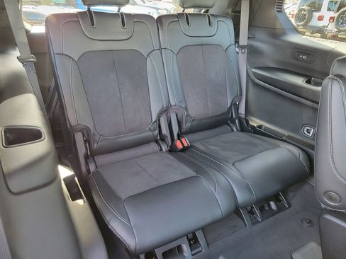 Used 2024 Jeep Grand Cherokee L Altitude image 21