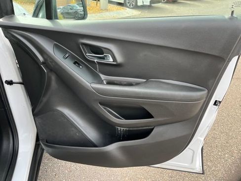 Used 2020 Chevrolet Trax LT w/ Redline Edition image 16