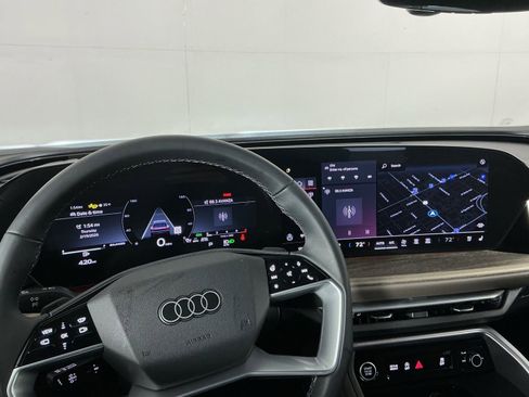 Used 2025 Audi Q5 Prestige image 12