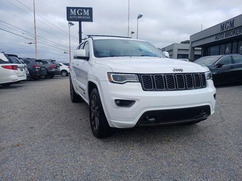 Used 2017 Jeep Grand Cherokee Limited 75th Anniversary image 3