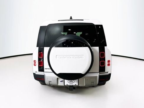 Used 2025 Land Rover Defender 130 S image 33