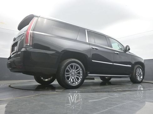 Used 2018 Cadillac Escalade ESV 4WD image 51