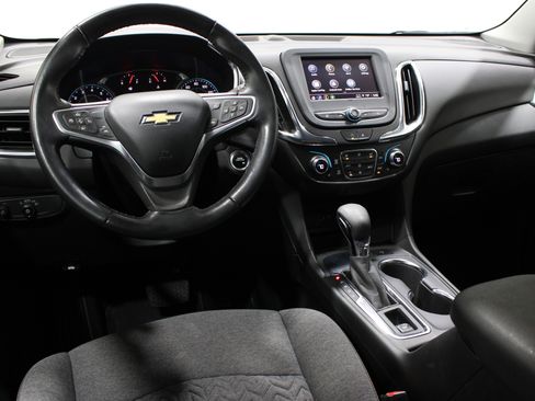 Used 2022 Chevrolet Equinox LT image 2