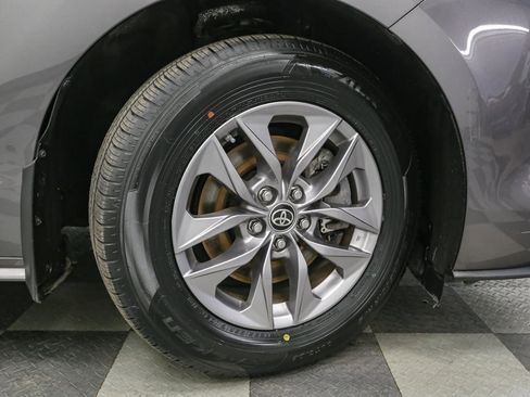 Certified 2023 Toyota Sienna LE image 14