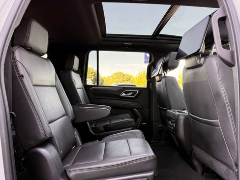 Used 2021 Chevrolet Suburban High Country AWD/4WD image 32